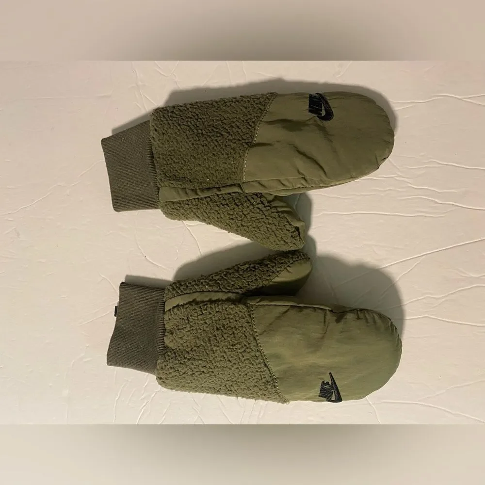 Nike women’s faux fur fleece lined sherpa nylon army green mittens XS